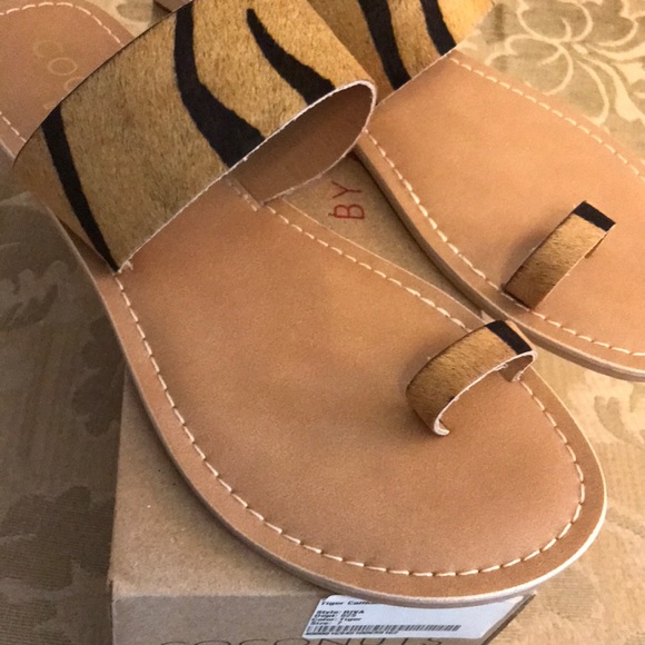 New in box Coconuts tiger calfhair toe sandal. - Picture 2 of 6